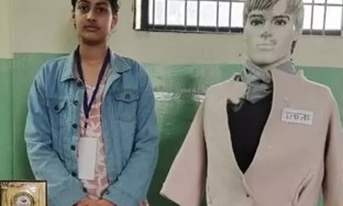 Ratlam: लड़की ने बनाया हाईटेक जैकेट, सुरक्षा अब होगी आसान Ratlam: लड़की ने बनाया हाईटेक जैकेट, सुरक्षा अब होगी आसान