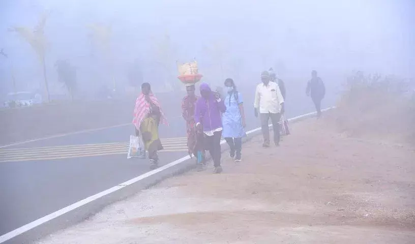Hyderabad: घना कोहरा छाया, विजिबिलिटी तेजी से गिरी