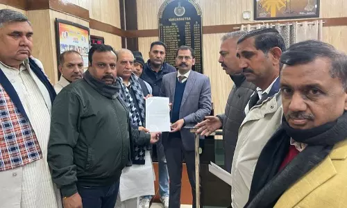 कांग्रेस MLA ने कुरुक्षेत्र में पुरानी तहसील में डॉग शेल्टर बनाने का विरोध किया कांग्रेस MLA ने कुरुक्षेत्र में पुरानी तहसील में डॉग शेल्टर बनाने का विरोध किया