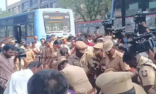 टीचर्स गिरफ्तार : पुरानी पेंशन स्कीम को लेकर CM कल करेंगे अहम ऐलान टीचर्स गिरफ्तार : पुरानी पेंशन स्कीम को लेकर CM कल करेंगे अहम ऐलान