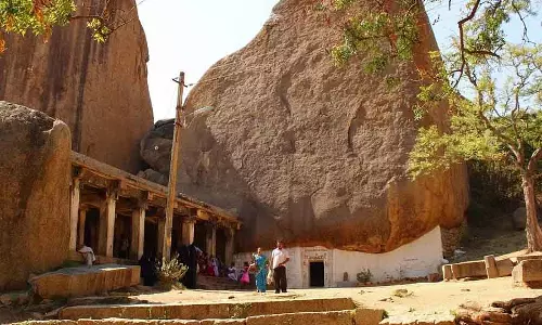Chitradurga : चंद्रवल्ली मेमोरियल सुरक्षित जगह नहीं है
