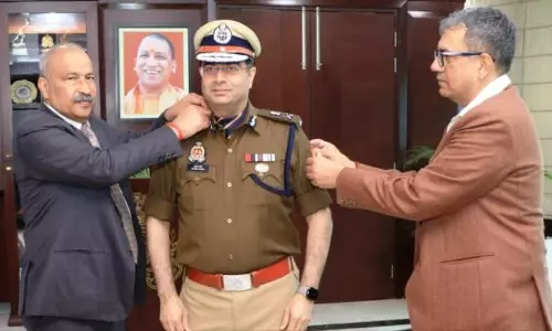 Lucknow: डीजीपी राजीव कृष्ण ने पुलिस अधिकारियों को दी पिपिंग सेरेमनी में नई पहचान Lucknow: डीजीपी राजीव कृष्ण ने पुलिस अधिकारियों को दी पिपिंग सेरेमनी में नई पहचान