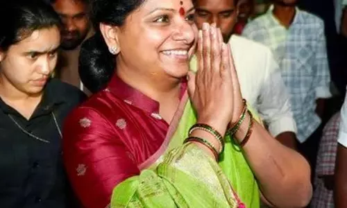 KCR पर विवादित बयान को लेकर रेवंत रेड्डी पर बरसीं कविता KCR पर विवादित बयान को लेकर रेवंत रेड्डी पर बरसीं कविता