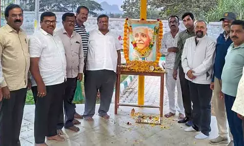 एक महान कवि जिन्होंने सार्वभौमिक मानवता के दर्शन का प्रचार किया: K. Seshadri Sasi एक महान कवि जिन्होंने सार्वभौमिक मानवता के दर्शन का प्रचार किया: K. Seshadri Sasi