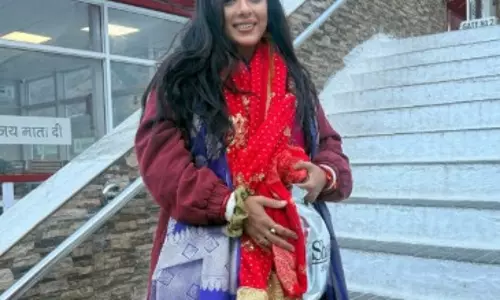 Rupali गांगुली ने वैष्णो देवी मंदिर में मांगा दिव्य आशीर्वाद Rupali गांगुली ने वैष्णो देवी मंदिर में मांगा दिव्य आशीर्वाद