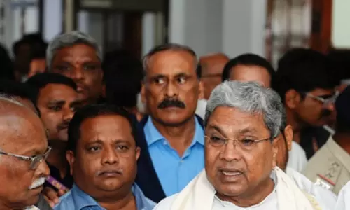 कर्नाटक CM: हवा में चलाई गई गोली गलती से कांग्रेस कार्यकर्ता को लगी