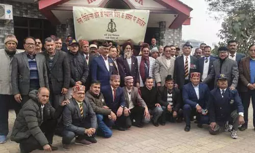 Himachal: आर्मी मेडिकल कोर के पूर्व सैनिकों ने स्थापना दिवस मनाया