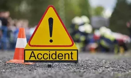Puri : बड़ा डंडा में वाहन दुर्घटना में नाबालिग लड़के की मौत से तनाव, स्थानीय लोगों ने सड़क जाम किया Puri : बड़ा डंडा में वाहन दुर्घटना में नाबालिग लड़के की मौत से तनाव, स्थानीय लोगों ने सड़क जाम किया