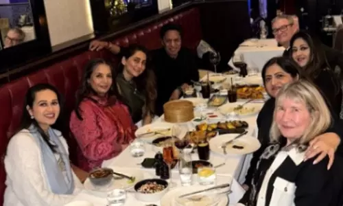 Shabana आज़मी ने साल का पहला दिन खूब पेट भरकर खाना खाते हुए बिताया Shabana आज़मी ने साल का पहला दिन खूब पेट भरकर खाना खाते हुए बिताया