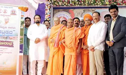 Bailhongal : शिवयोगीश्वर इंग्लिश मीडियम स्कूल की नई बिल्डिंग का उद्घाटन