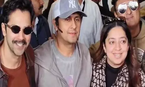 जैसलमेर : तनोट माता का आशीर्वाद लेने पहुंची बॉर्डर-2 की पूरी टीम, सोनू निगम ने जाहिर की खुशी