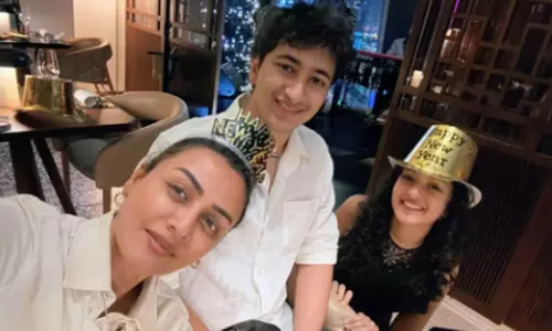 नए साल पर सितारा को चूमते नजर आईं Namrata Shirodkar नए साल पर सितारा को चूमते नजर आईं Namrata Shirodkar
