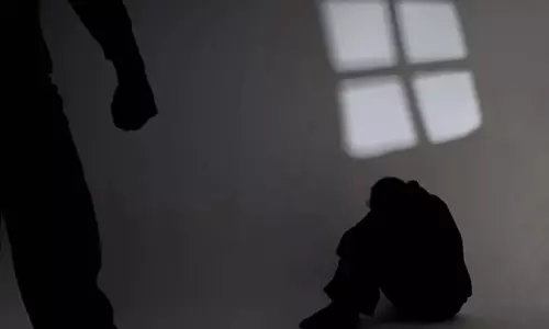 बेटी और पति ने की थी पिटाई, इलाज के दौरान महिला ने तोड़ा दम बेटी और पति ने की थी पिटाई, इलाज के दौरान महिला ने तोड़ा दम