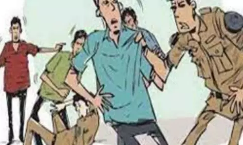 Bareilly: जश्न के दौरान हुई हिंसा, पुलिस पर हमला