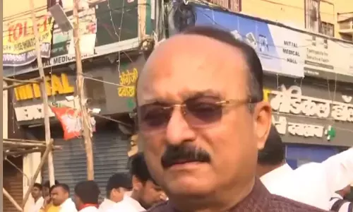 दिल्ली: शिक्षकों के बारे में गलत जानकारी फैलाने पर केजरीवाल के खिलाफ FIR दिल्ली: शिक्षकों के बारे में गलत जानकारी फैलाने पर केजरीवाल के खिलाफ FIR