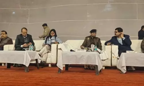 Farrukhabad: डीआईजी कानपुर ने मेले में अधिकारियों को दिए कड़े निर्देश Farrukhabad: डीआईजी कानपुर ने मेले में अधिकारियों को दिए कड़े निर्देश