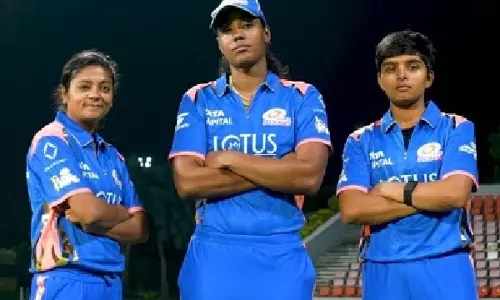 डिफेंडिंग चैंपियन मुंबई इंडियंस ने WPL 2026 जर्सी लॉन्च की डिफेंडिंग चैंपियन मुंबई इंडियंस ने WPL 2026 जर्सी लॉन्च की