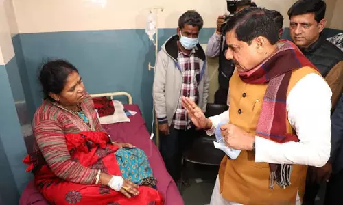 इंदौर में पानी से मौतें: CM ने नगर निगम कमिश्नर को नोटिस जारी किया इंदौर में पानी से मौतें: CM ने नगर निगम कमिश्नर को नोटिस जारी किया