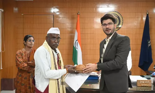 अधिवर्षिता पर सेवानिवृत्त 7 शासकीय सेवकों को किया गया सम्मानित अधिवर्षिता पर सेवानिवृत्त 7 शासकीय सेवकों को किया गया सम्मानित