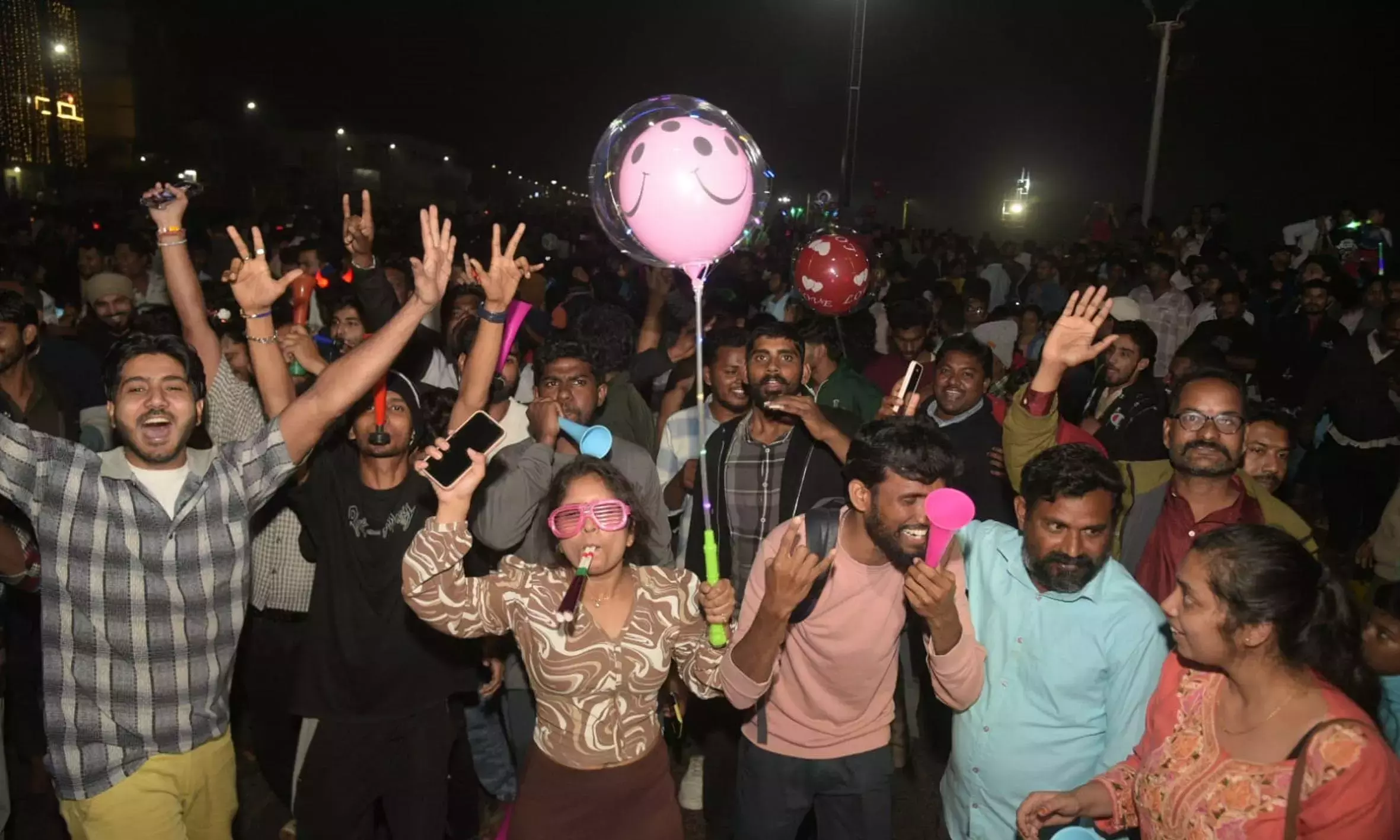 Andhra : AP ने प्रार्थना, पार्टियों और शांति के साथ 2026 का स्वागत किया