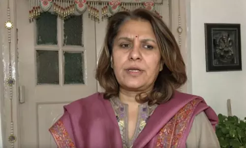 सुप्रिया श्रीनेत ने एनजीओ ग्राम के सर्वे की विश्वसनीयता पर उठाए सवाल सुप्रिया श्रीनेत ने एनजीओ ग्राम के सर्वे की विश्वसनीयता पर उठाए सवाल