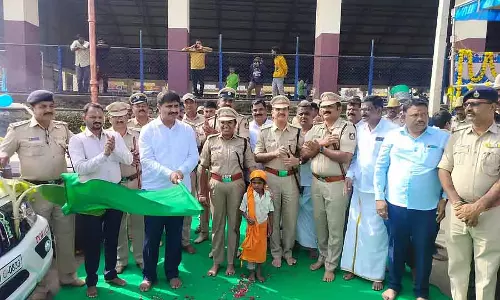 Mahadeshwar Hill : पांच सौ विधायकों ने तीन पेट्रोल गाड़ियां दान कीं Mahadeshwar Hill : पांच सौ विधायकों ने तीन पेट्रोल गाड़ियां दान कीं