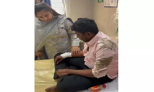 Sindhu Tapasvi ने बस दुर्घटना में घायल छात्रों को सलाह दी Sindhu Tapasvi ने बस दुर्घटना में घायल छात्रों को सलाह दी
