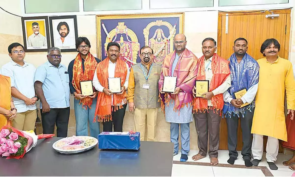 SVIMS ने टॉप रिपीट सिंगल डोनर प्लेटलेट योगदानकर्ताओं को सम्मानित किया
