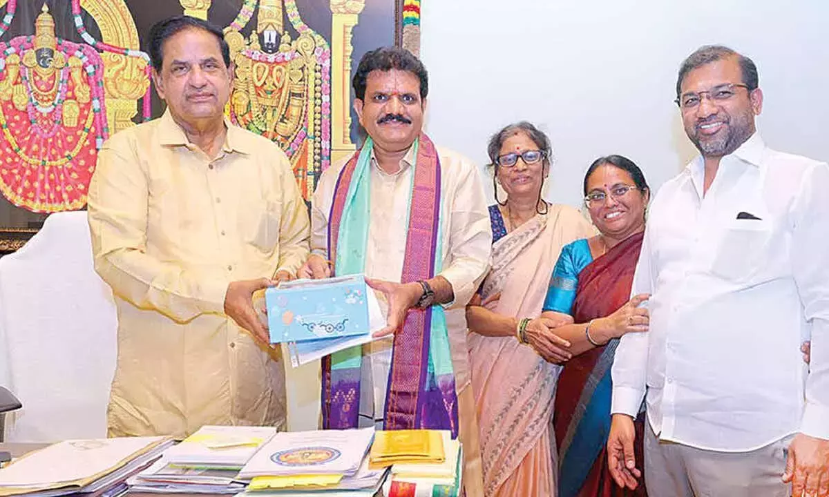 Andhra: TTD को 78 लाख रुपये की दवाएं दान की गईं Andhra: TTD को 78 लाख रुपये की दवाएं दान की गईं