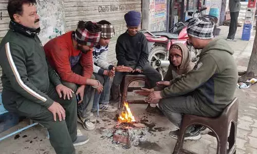 हल्की बारिश से Amritsar के किसानों के चेहरे खिले हल्की बारिश से Amritsar के किसानों के चेहरे खिले
