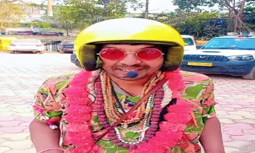 रायपुर की सड़कों पर उतरा PK, यातायात सुरक्षा को लेकर दिए सुझाव रायपुर की सड़कों पर उतरा PK, यातायात सुरक्षा को लेकर दिए सुझाव