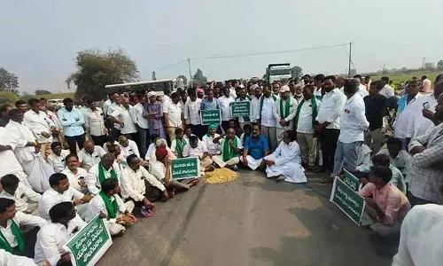 सोयाबीन खरीद पर विवाद: किसानों का प्रदर्शन और Markfed की सफाई सोयाबीन खरीद पर विवाद: किसानों का प्रदर्शन और Markfed की सफाई