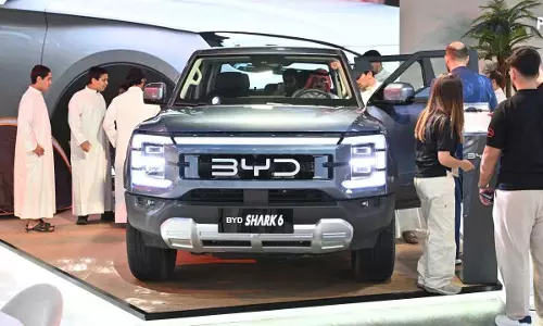 Tesla से छिना नंबर-1 का ताज: चीनी कंपनी BYD बनी दुनिया की सबसे बड़ी EV मेकर Tesla से छिना नंबर-1 का ताज: चीनी कंपनी BYD बनी दुनिया की सबसे बड़ी EV मेकर