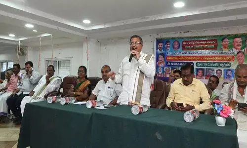 धूप और दीप चढ़ाने वाले पुजारी Nallagonda पहुंचे धूप और दीप चढ़ाने वाले पुजारी Nallagonda पहुंचे