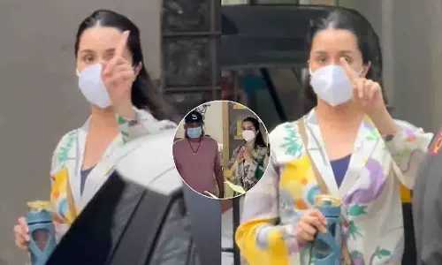 Shraddha कपूर मुंबई में हॉस्पिटल जाते समय परेशान दिखीं