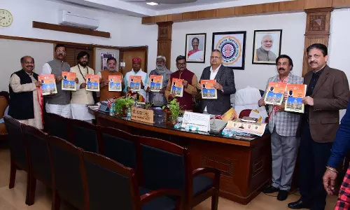विधानसभा अध्यक्ष डॉ. रमन सिंह ने छत्तीसगढ़ विधानसभा के वर्ष 2026 के कैलेंडर का विमोचन विधानसभा अध्यक्ष डॉ. रमन सिंह ने छत्तीसगढ़ विधानसभा के वर्ष 2026 के कैलेंडर का विमोचन