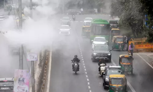 दिल्ली की वायु गुणवत्ता में मामूली सुधार होने पर सीएक्यूएम ने तीसरे चरण के प्रतिबंध हटाया