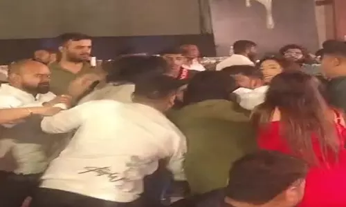 होटल कोटयार्ड मैरियट में मारपीट करने वाले दो आरोपी गिरफ्तार होटल कोटयार्ड मैरियट में मारपीट करने वाले दो आरोपी गिरफ्तार