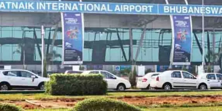 घने कोहरे के कारण भुवनेश्वर Airport पर फ्लाइट सर्विस प्रभावित हुई घने कोहरे के कारण भुवनेश्वर Airport पर फ्लाइट सर्विस प्रभावित हुई