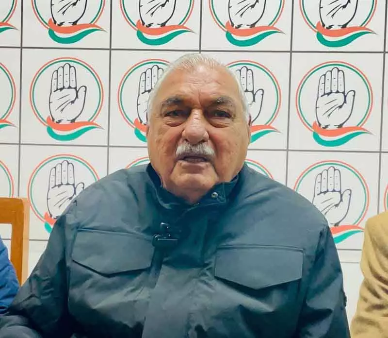 Hooda ने बीजेपी पर वोट के लिए लाखों राशन कार्ड बनाने का आरोप लगाया Hooda ने बीजेपी पर वोट के लिए लाखों राशन कार्ड बनाने का आरोप लगाया