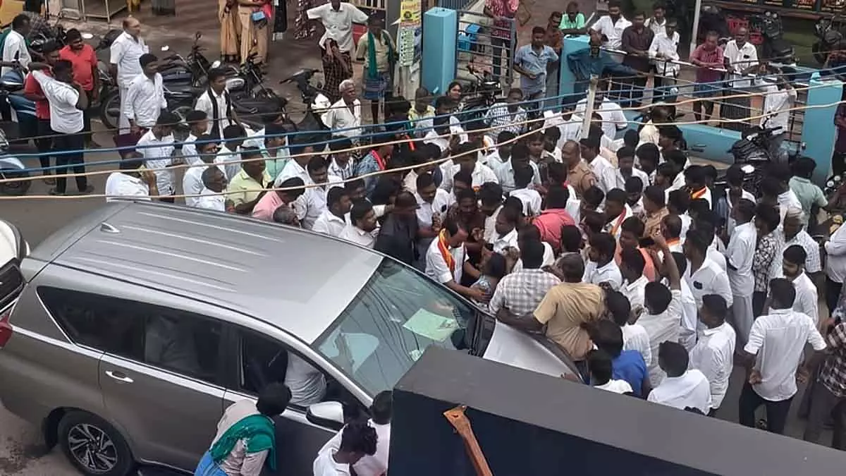 Tamil Nadu : थावेकाओं ने वेल्लाकोविल में लाल किले को घेर लिया Tamil Nadu : थावेकाओं ने वेल्लाकोविल में लाल किले को घेर लिया