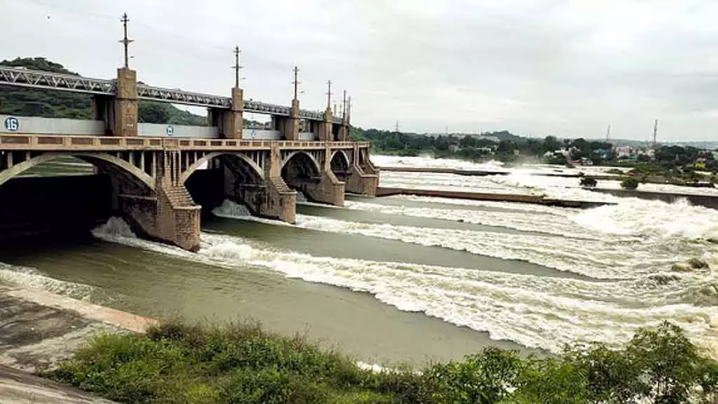 Mettur डैम में पानी का बहाव घटकर 384 cubic feet रह गया Mettur डैम में पानी का बहाव घटकर 384 cubic feet रह गया