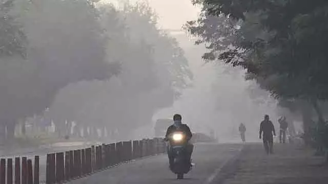 MP : ग्वालियर में ठंड, भोपाल में कोहरा, इंदौर में हल्की धूप MP : ग्वालियर में ठंड, भोपाल में कोहरा, इंदौर में हल्की धूप