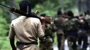 Telangana : 50 लाख के इनामी माओवादी कमांडर ने किया सरेंडर Telangana : 50 लाख के इनामी माओवादी कमांडर ने किया सरेंडर
