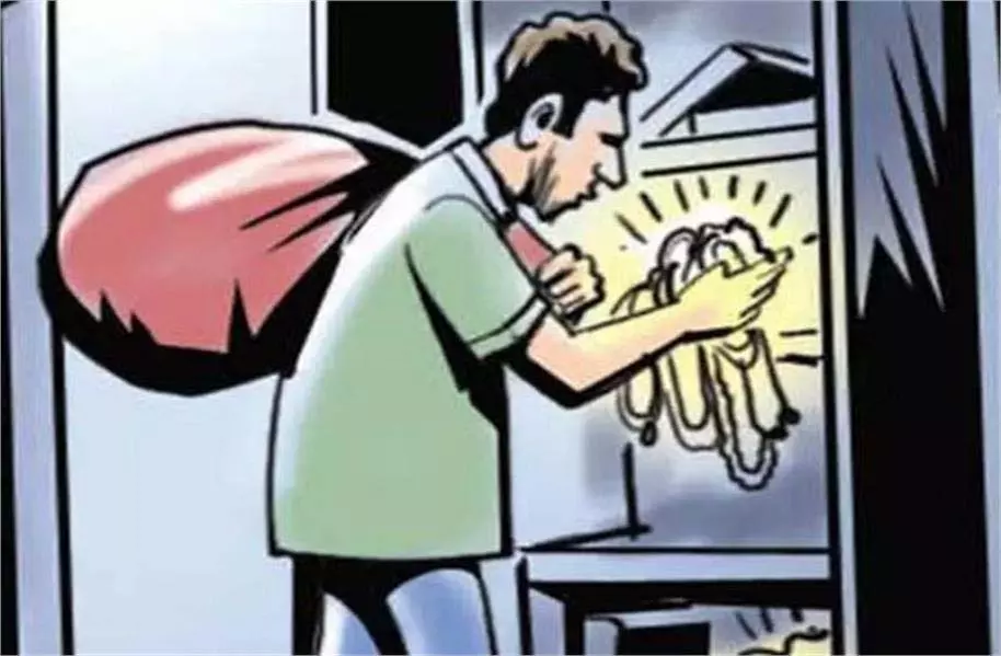 Jalandhar: बंद घर को बनाया निशाना, लाखों के गहने व नकदी गायब Jalandhar: बंद घर को बनाया निशाना, लाखों के गहने व नकदी गायब