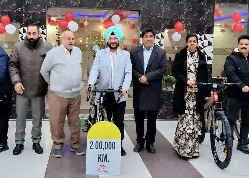 2 लाख किलोमीटर साइकिल चलाकर Hoshiarpur के बलराज चौहान ने इतिहास रचा 2 लाख किलोमीटर साइकिल चलाकर Hoshiarpur के बलराज चौहान ने इतिहास रचा