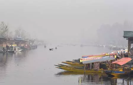 जम्मू-कश्मीर में न्यूनतम तापमान में गिरावट, बादल छाए रहने का अनुमान जम्मू-कश्मीर में न्यूनतम तापमान में गिरावट, बादल छाए रहने का अनुमान