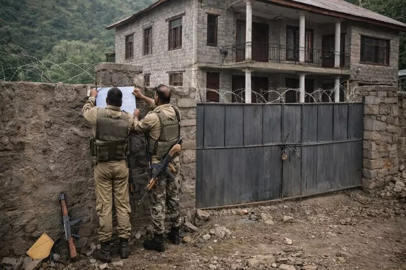 Jammu-Kashmir के पुंछ में पुलिस ने पाक-आधारित आतंकी हैंडलर की संपत्ति कुर्क की Jammu-Kashmir के पुंछ में पुलिस ने पाक-आधारित आतंकी हैंडलर की संपत्ति कुर्क की