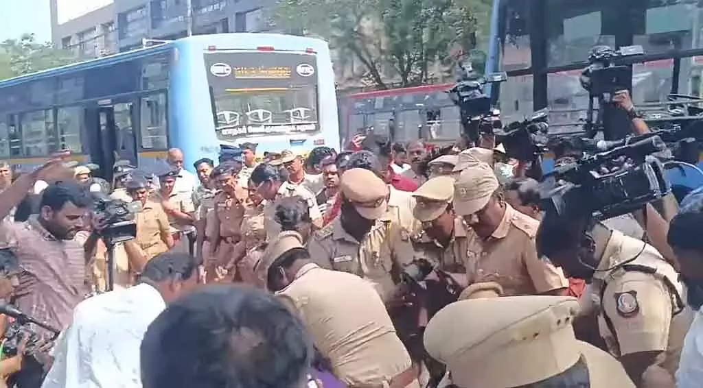 टीचर्स गिरफ्तार : पुरानी पेंशन स्कीम को लेकर CM कल करेंगे अहम ऐलान टीचर्स गिरफ्तार : पुरानी पेंशन स्कीम को लेकर CM कल करेंगे अहम ऐलान