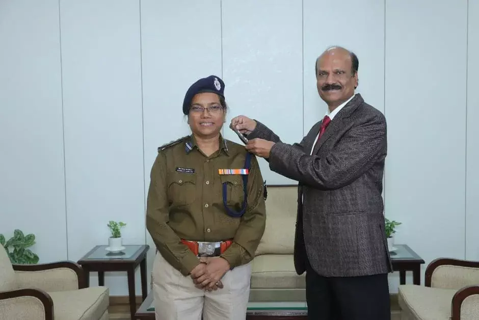 Bhopal: डीजीपी ने आईपीएस पदोन्नत अधिकारियों का किया अभिनंदन Bhopal: डीजीपी ने आईपीएस पदोन्नत अधिकारियों का किया अभिनंदन